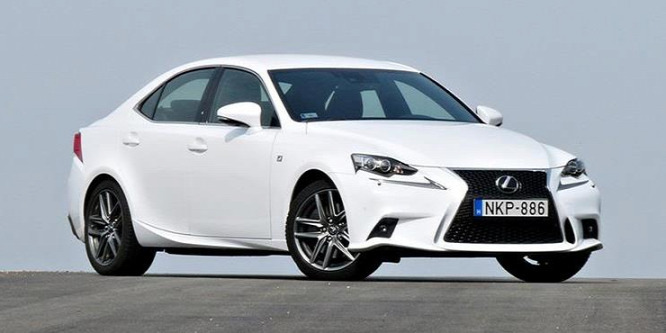 Jobb a turbó, mint a villanymotor? - Lexus IS 200t teszt