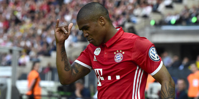 Balesetet szenvedett Douglas Costa, a Juventus focistája