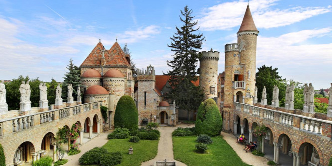 Egyesek szerint giccs, mások szerint műremek