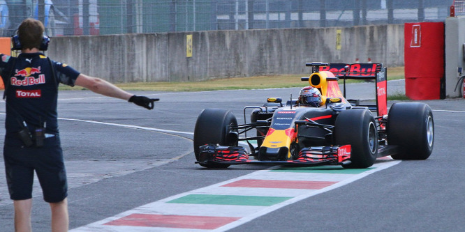 A Red Bullon is felérnek egy időutazással az új F1-es gumik