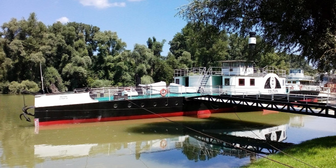 A kísértethajó tabu, de alhat a gőzös kabinjában