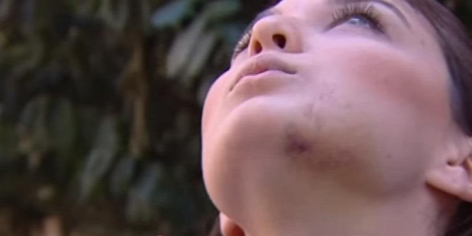 "Aki sortot visel, haljon meg!" Fejbe rúgtak egy nőt, mert rövidnadrág volt rajta