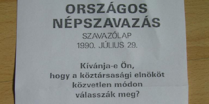 Az első népszavazások a köztársasági elnökről szóltak