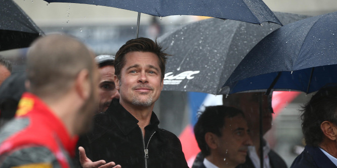 Bármit megtesz: önként adott vizeletmintát Brad Pitt