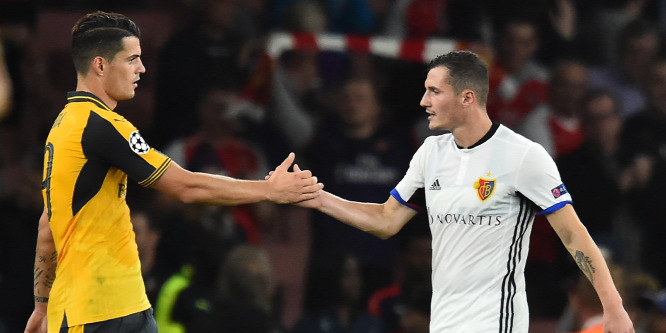 Xhaka Xhakával cserélt mezt a BL-meccs után