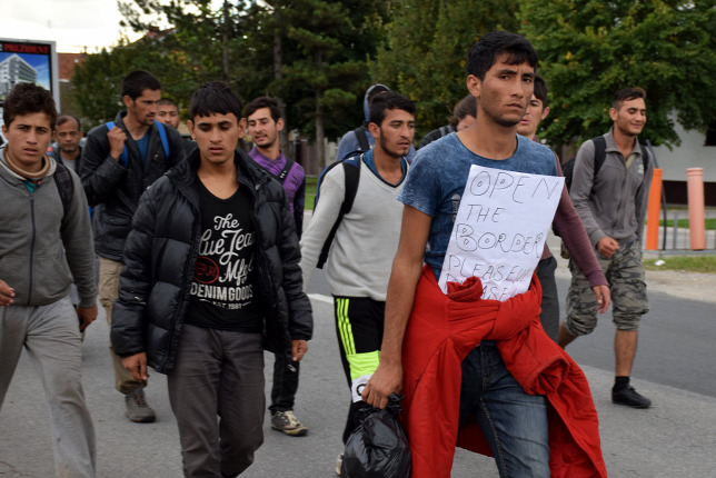 Nem bírnak az illegális migránsok tömegével a bosnyák határon Nem bírnak az illegális migránsok tömegével a bosnyák határon
