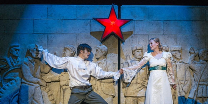 Szabadságvágyó fiataloknak állít emléket az 56 csepp vér című musical