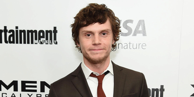 Érte rajong a fél világ: Evan Peters kannibálként is elrabolta a nézők szívét