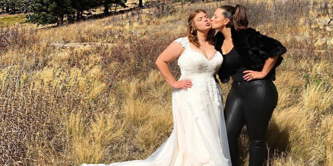 Cuppanós bőrnaciban mutatja meg combjait a plus size modell, Ashley Graham
