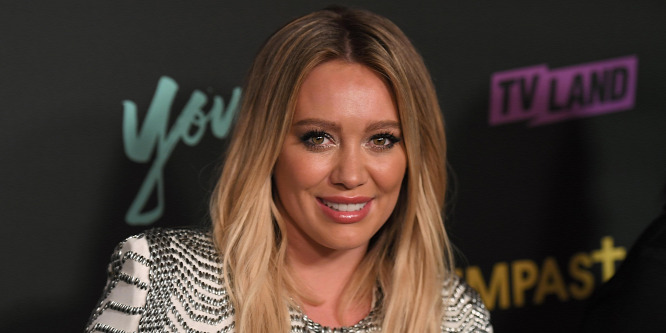 Hilary Duff férje a fenekére tetováltatta a színésznő nevét – Fotó