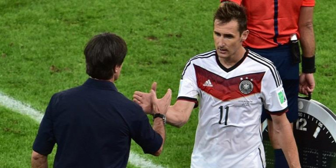 Vb-2018: Klose prezentálja a kupát a sorsolási ünnepségen