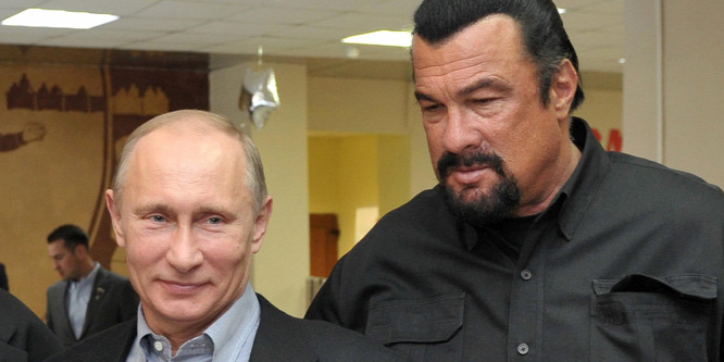 Moszkva és Washington közötti közvetítőnek nevezték ki Steven Seagalt