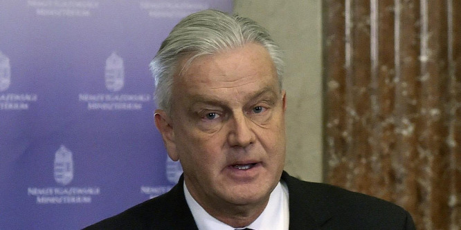 Távozik Dávid Ferenc