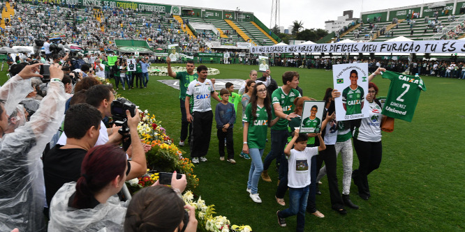 Ronaldinho helyett fiatalokkal tölti fel a keretét a Chape