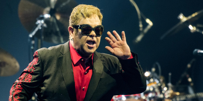 Elton John Az ördög Pradát viselből készít musicalt