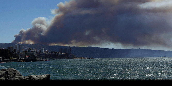 Tűzvész a chilei Valparaísóban, száznál több ház égett le