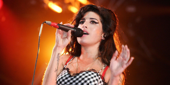 Nyolc éve halt meg Amy Winehouse: különös fotóval emlékezett az édesanyja