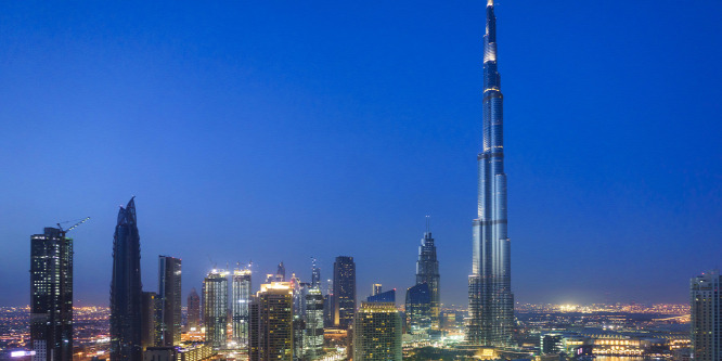 Beszippant a sivatag és rakétaként lő fel a világ tetejére - Dubaj