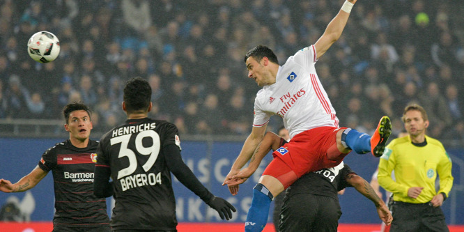 A Bayer magához láncolta a német válogatott védőt