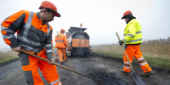 Több száz kilométer út újul meg Magyarországon