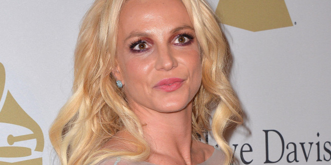 Britney Spears távoltartási végzést kért a menedzsere ellen