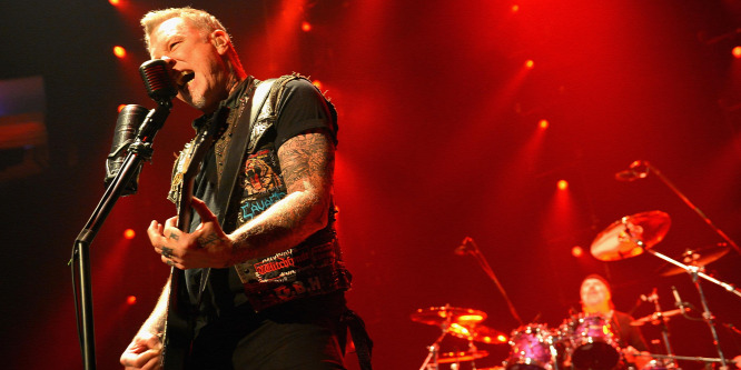 A Metallica rengeteg pénzt adományozott egy romániai gyerekkórház építésére