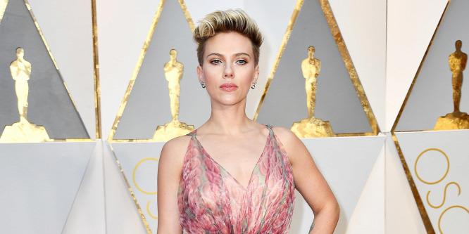 Scarlett Johansson díjat nyert, de ami ezután történt, arra nincs magyarázat - Videó