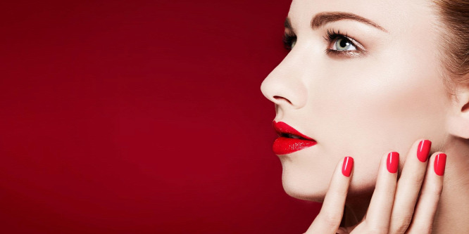 Audrey Hepburn manikűr - OPI körömlakk mustra