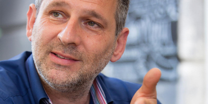 Lányaival posztolt közös fotót Kárász Róbert - Fotó