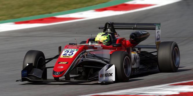 Michael Schumacher fia megszerezte első győzelmét a Formula-3-ban