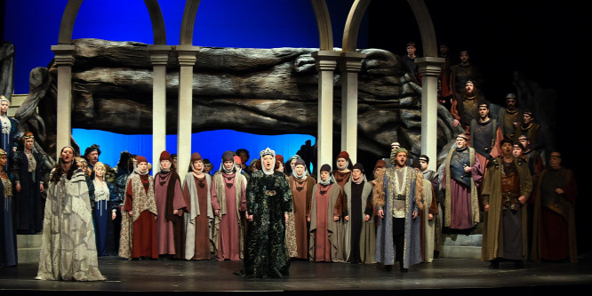 Vendégekkel ünnepli a tavaszt az Opera
