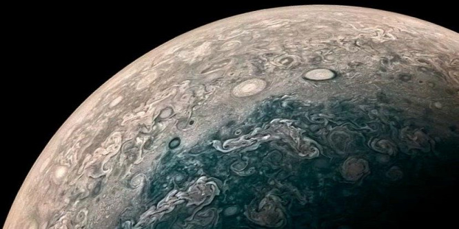 Megfejtették a Jupiter színes gyűrűinek titkát