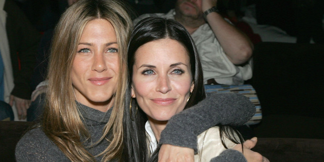 Kényszerleszállást hajtott végre Jennifer Aniston magángépe: Courteney Cox is a fedélzeten volt