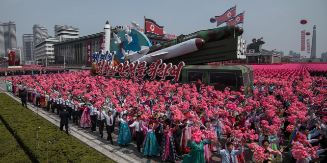 Tankokat és rakétákat küld Észak-Korea a főváros utcáira a vírusveszély ellenére