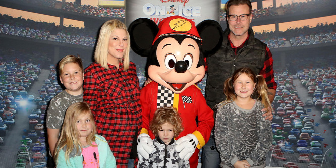 Befagyasztották Tori Spelling számláit, csődbe ment