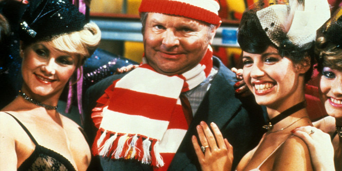 25 éve halt meg Benny Hill, aki a sírjában sem nyugodhatott