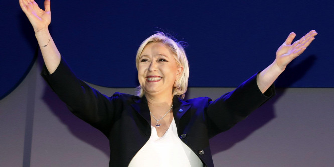 Le Pen átmenetileg lemond a pártelnökségről