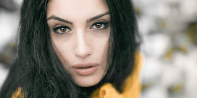 Íme, Kim Kardashian kiköpött mása