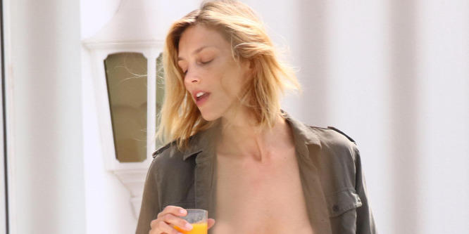 Egy szál ciciben reggelizett a világhírű lengyel modell, Anja Rubik - FOTÓ