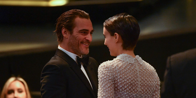 Eljegyezte egymást Joaquin Phoenix és Rooney Mara
