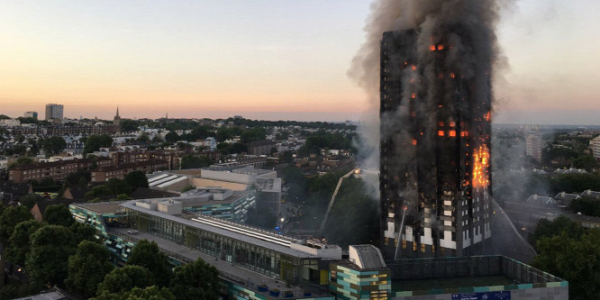 Így oltották a tüzet a londoni toronyházban: Fotók!