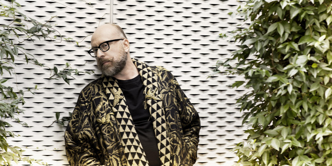 A szicíliai Barry White és a golyóálló funky kerget őrületbe
