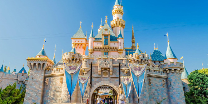 Egyesek temetőnek használják Disneylandet: a játékok mellett helyezik el szeretteik hamvait