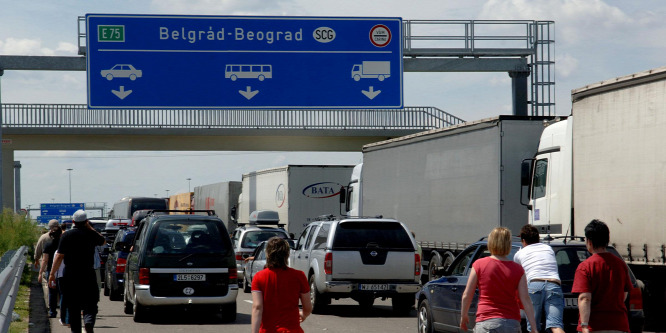 Két órát kell várni a röszkei határnál