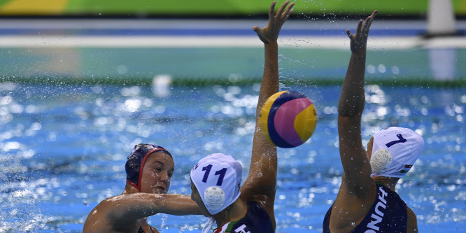 Szoros meccsen kikapott végül a női pólóválogatott az olimpiai bajnoktól