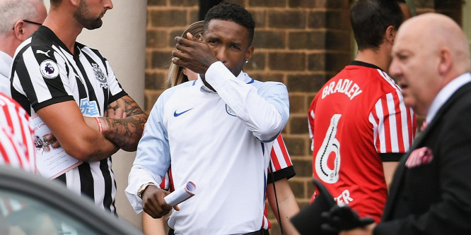 Zokogva búcsúzott kis barátjától Jermain Defoe
