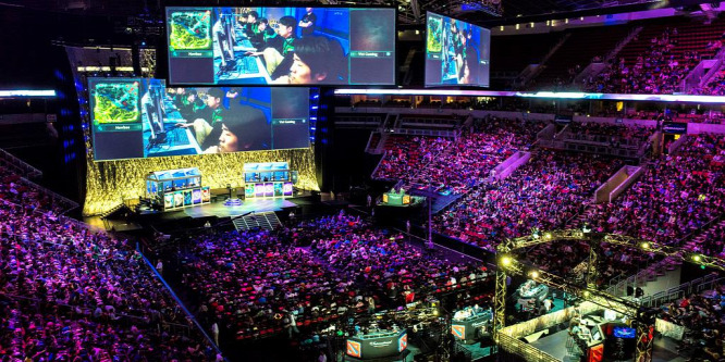 Esport: hamarosan többen nézik a videójátékozó fiatalokat, mint a focivébét