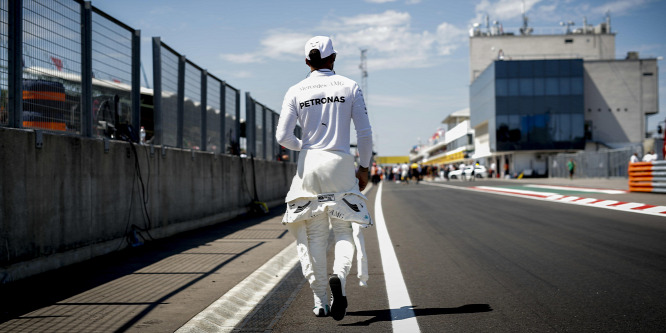 Hamilton: A Ferrari kevesebb pontot szórt el