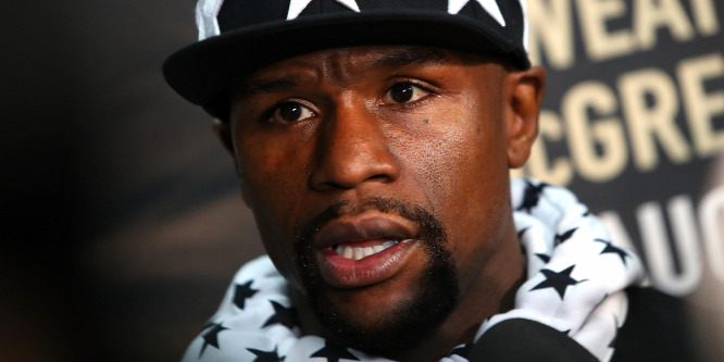 Kicsapta a biztosítékot: így néz ki talpig aranyban Mayweather - videó