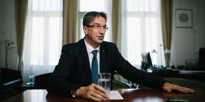 Völner Pál: A bevándorlásellenes politikája miatt támadják Magyarországot